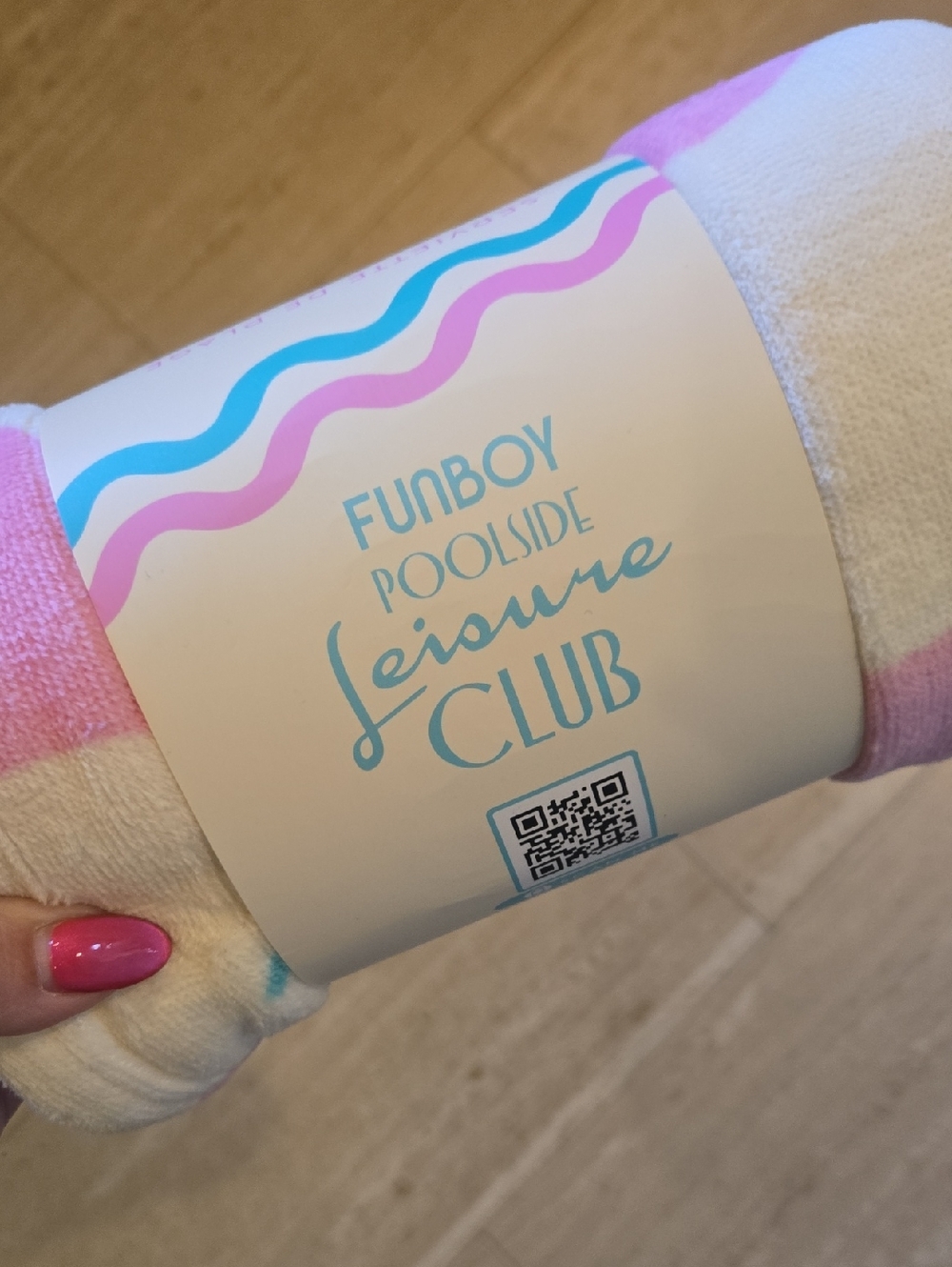 New FUNBOY Poolside Leisure Club Pink/White Striped Plush Beach Towel